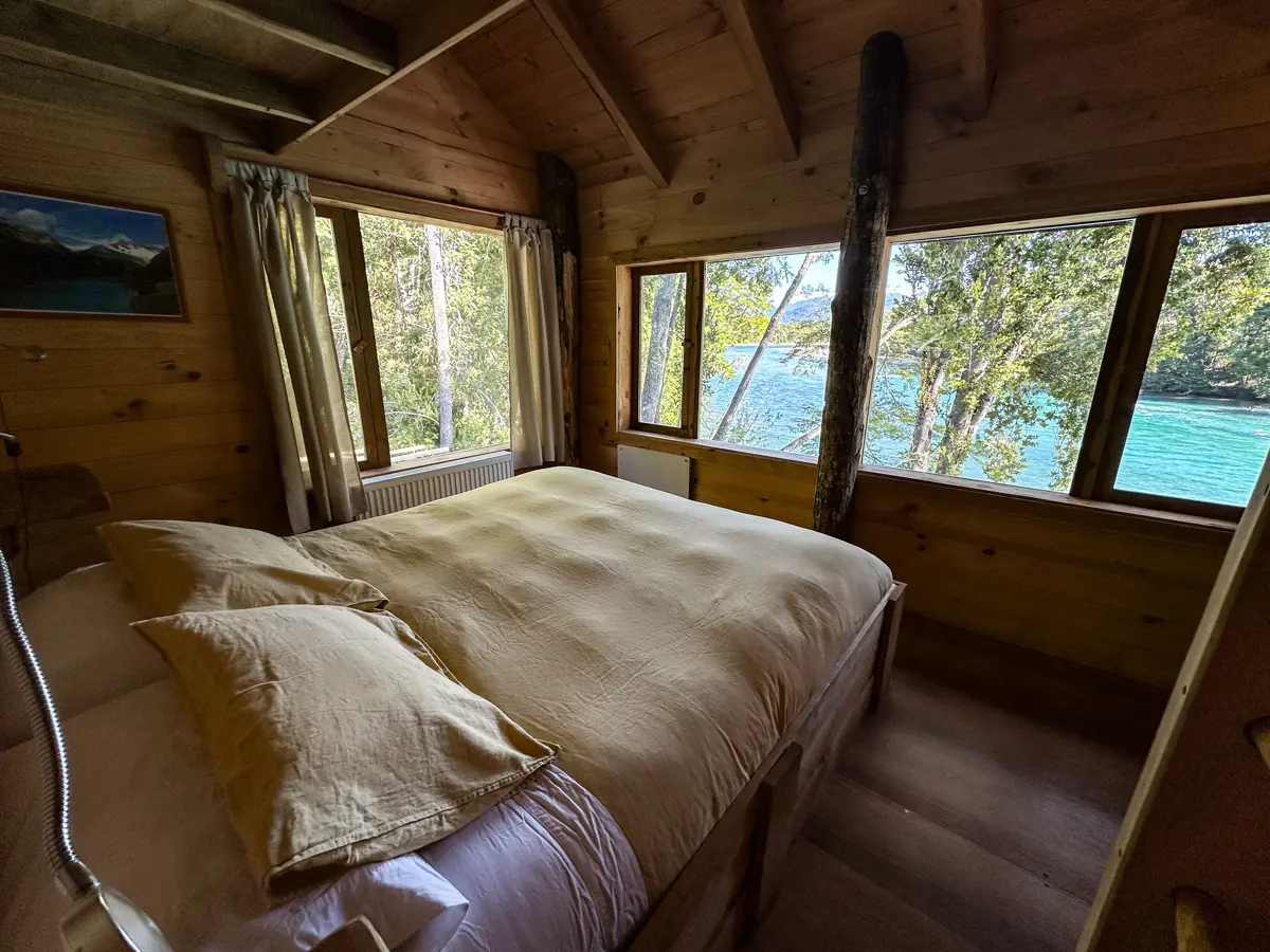 Ulmo Room, king bed and river view
